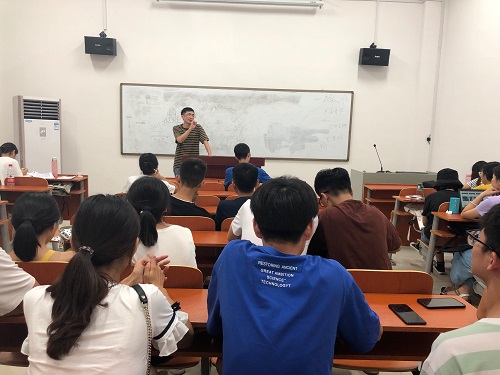 陈殷老师发言照片.JPG